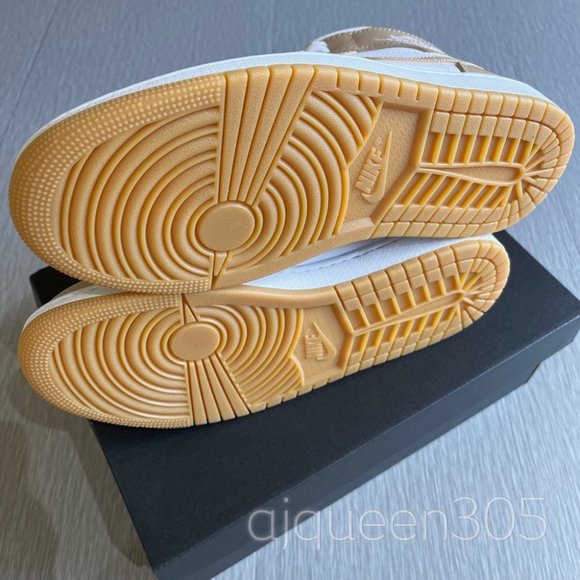 Air Jordan 1 Mid Hemp White Gum Yellow - Picture 8 of 8